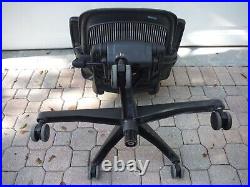 Herman Miller Aeron Work Desk Chair Black Size B Graphite Good Missing Cover