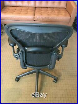 Herman Miller Aeron chair size B AE213AWBAJG1BBBK3001
