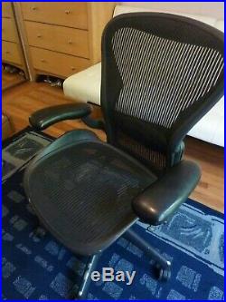 Herman Miller Ergonomic Swivel Aeron Desk Chair AE123AWB