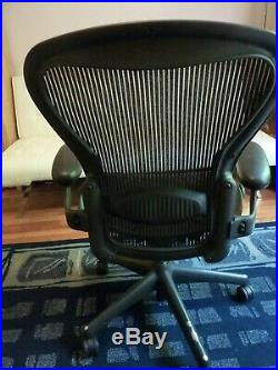Herman Miller Ergonomic Swivel Aeron Desk Chair AE123AWB