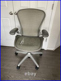 Herman miller Aeron Size b Ergonomic Office Chair With Mesh Flaws