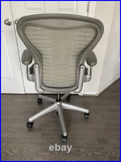 Herman miller Aeron Size b Ergonomic Office Chair With Mesh Flaws