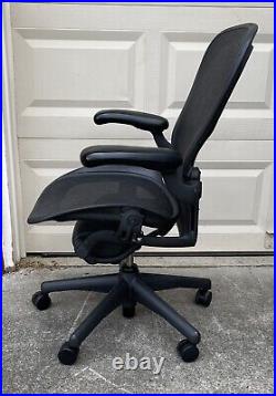 Iconic Herman Miller Aeron Desk Office Chair Size B Graphite