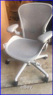 NEW! HERMAN MILLER AERON REMASTERED CHAIR MINERAL WHITE Fully adjustable WithTAGS