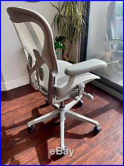NEW! HERMAN MILLER AERON REMASTERED CHAIR MINERAL WHITE Fully adjustable WithTAGS
