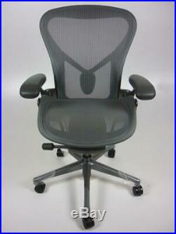 NEW REMASTERED AERON CHAIR Herman Miller fully adj SIZE B GRAPHITE back support