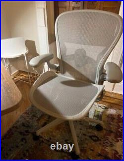 Open Box Herman Miller Aeron Remastered Aeron Fully Loaded Size B
